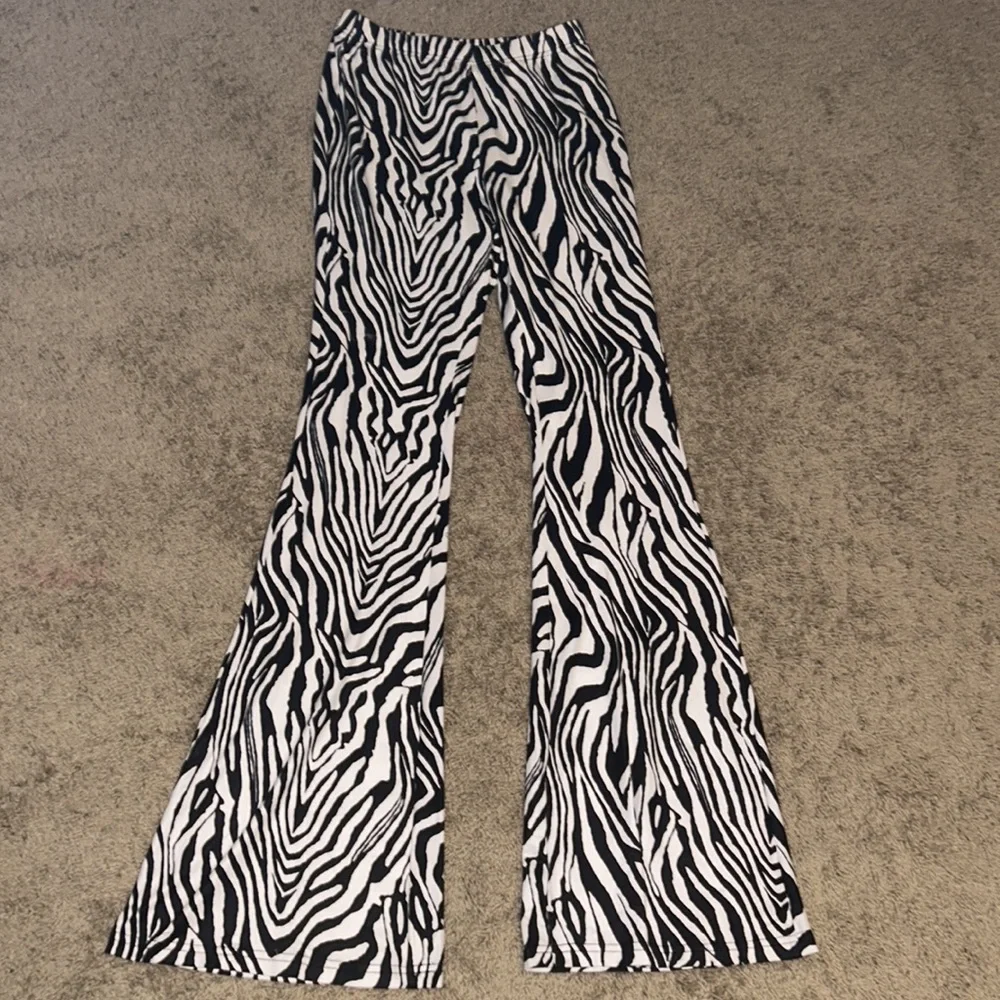 NWOT Zebra Print Flare Pants - Picture 2 of 5